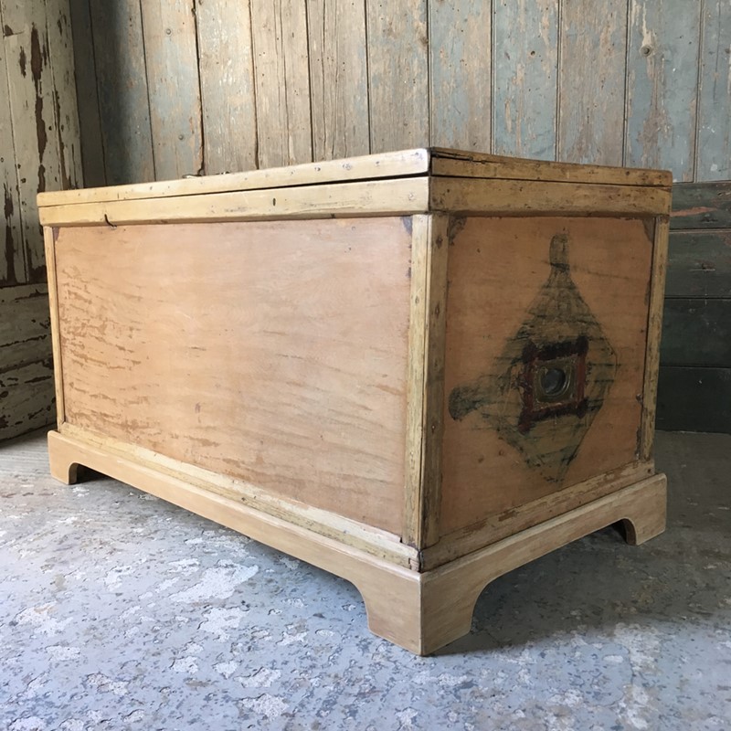 19th C pine blanket box chest-marc-kitchen-smith-ks6999-img-6357ed-1000px-main-637180757601366221.jpg