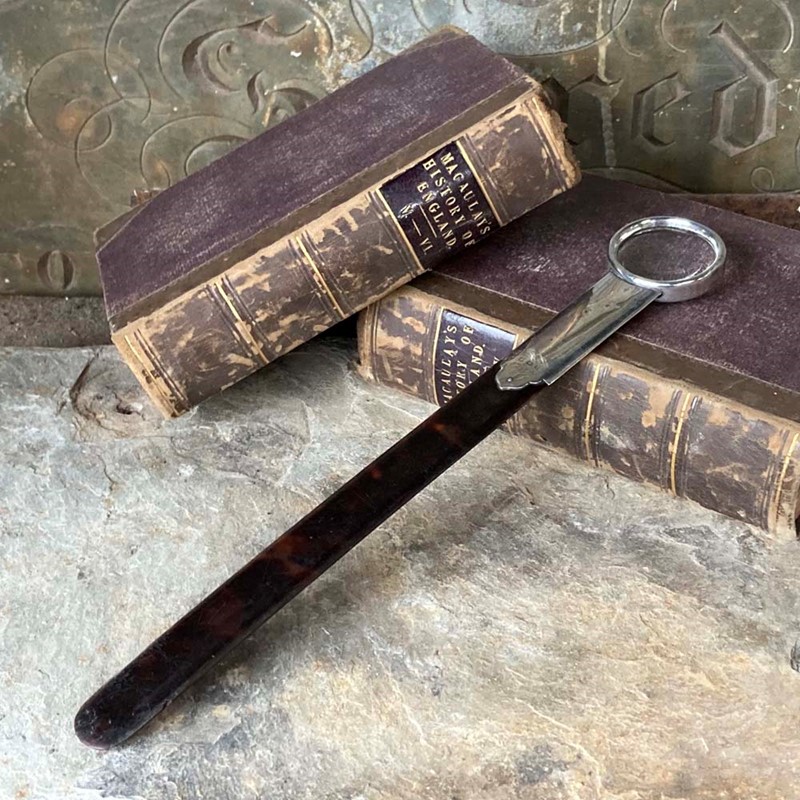 Antique Tortoiseshell And Silver Page Turner Lens-marc-kitchen-smith-ks7498-img-7389-1000px-main-637835399271954039.jpg