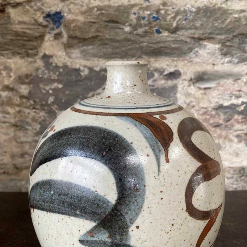 Derek Clarkson Studio Pottery Vase-marc-kitchen-smith-ks7535-img-8682-1000px-main-637882982322281455.jpg