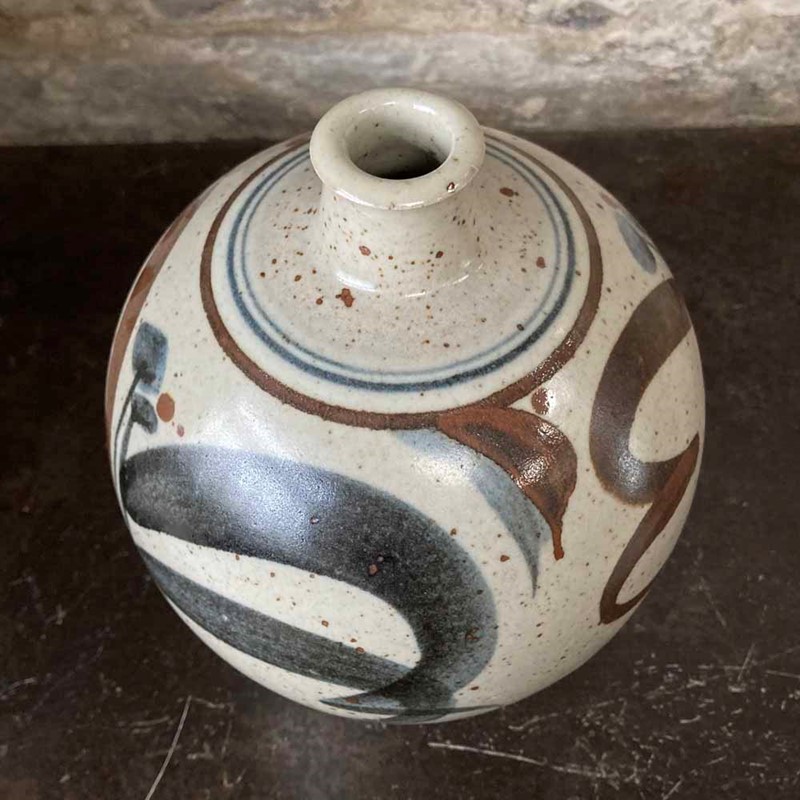 Derek Clarkson Studio Pottery Vase-marc-kitchen-smith-ks7535-img-8689-1000px-main-637882982342593967.jpg