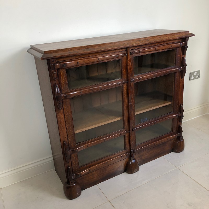 An Arts and Crafts Low Bookcase -marchand-antiques-19aabb0b-496d-4f8f-ae6a-e601dcb79050-main-638025718542781679.jpeg