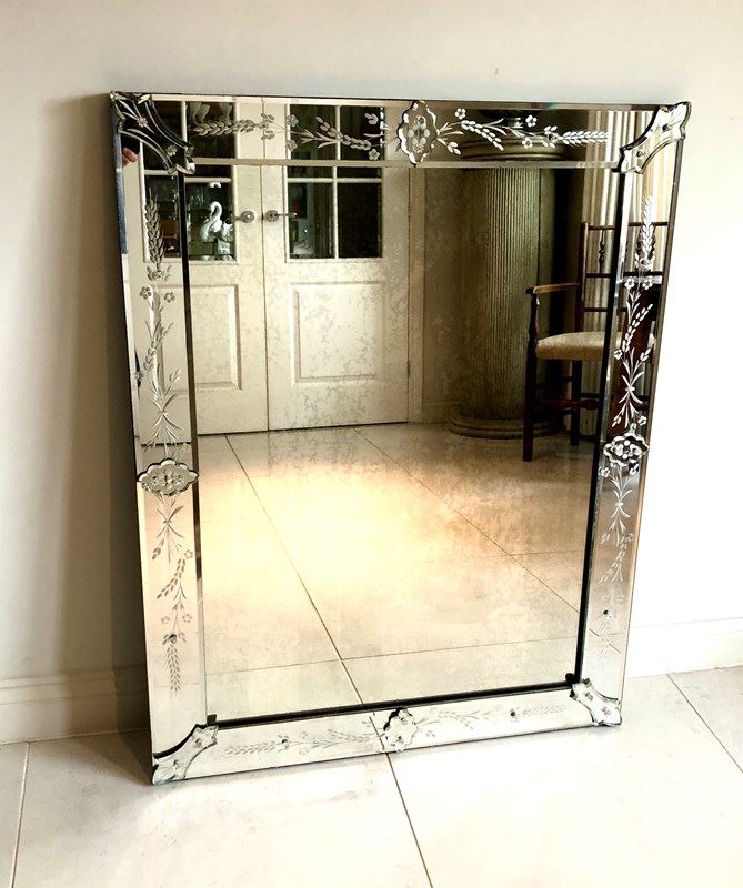 A Large French Venetian Mirror -marchand-antiques-28a84149-ecb3-4157-b6c7-637fdb714f15-main-638173379968836912.jpeg
