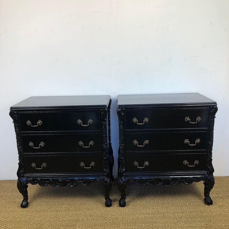 A pair of English Mid 20thC Rocco commodes -marchand-antiques-2b7746d0-5ab2-4ce4-8139-bbdc3bdd44dc-main-638033540859532919.jpeg