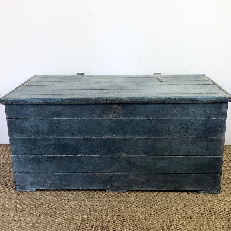 A very Large Swedish Trunk Chest -marchand-antiques-2bab440c-802a-4c9a-8c2d-800a750e7513-main-638033570424004864.jpeg