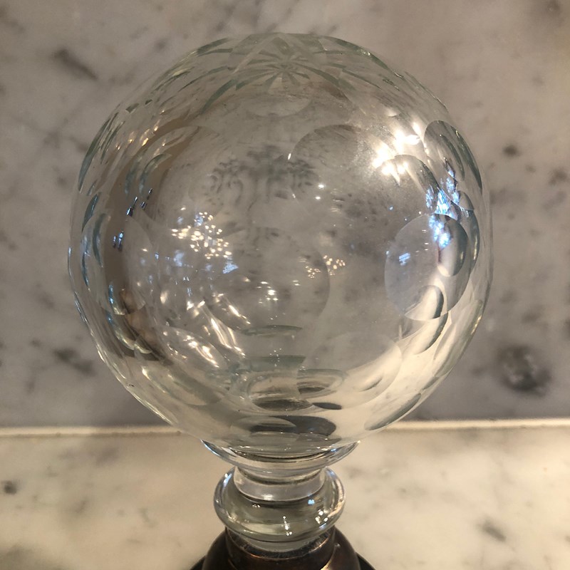 A Glass Boule De Escalier -marchand-antiques-45bb6d46-464e-4330-bac5-324bd70609d4-main-638173275962625154.jpeg