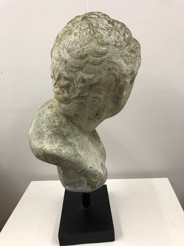 A cast stone bust of an emperor -marchand-antiques-572925e9-6623-4b7b-91fe-409445eb683d-main-637799372264317773.jpeg