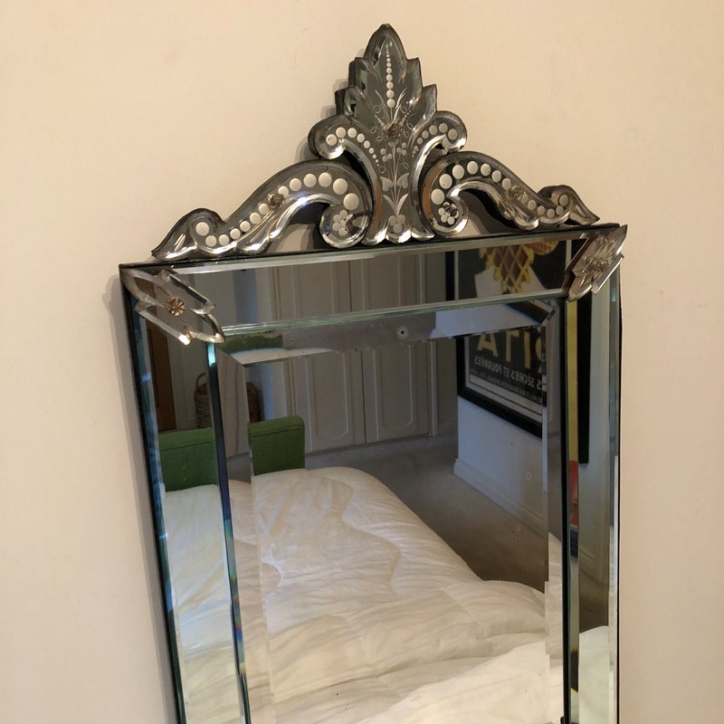 A Petite Venetian Mirror -marchand-antiques-87bbde2f-c089-429e-82ed-cda0612c4418-main-638173391624246771.jpeg