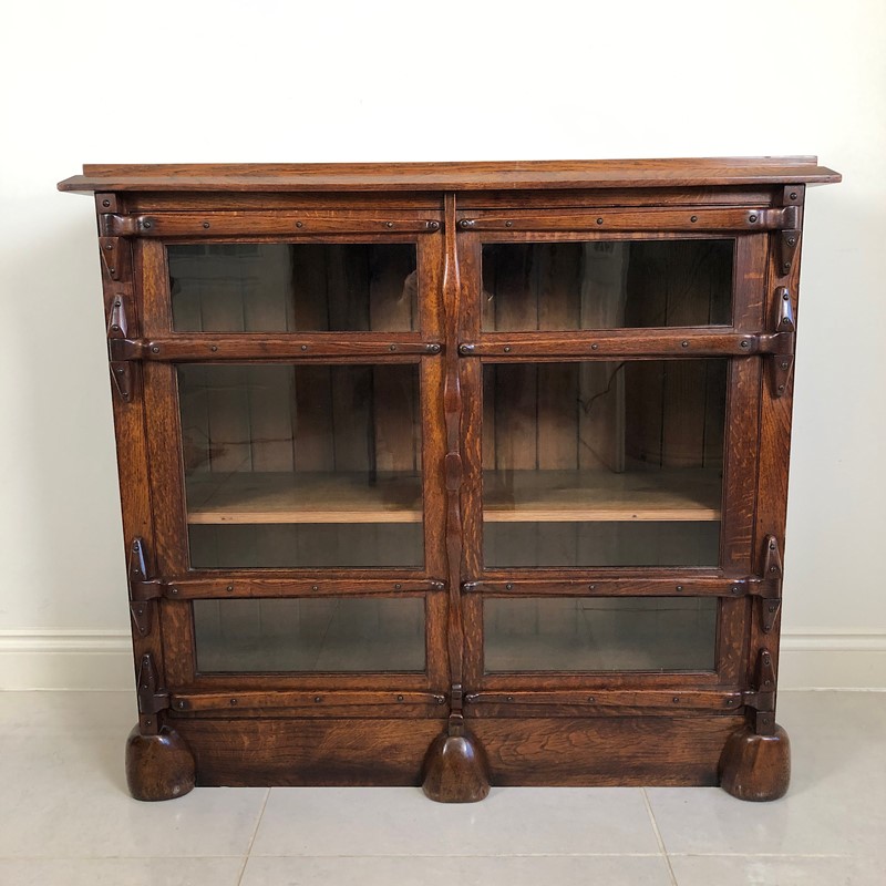 An Arts and Crafts Low Bookcase -marchand-antiques-917325cf-a4c9-4340-84cb-896f3120a468-main-638025718639341903.jpeg