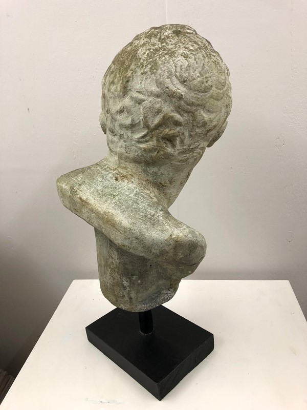 A cast stone bust of an emperor -marchand-antiques-cd9add12-2d8f-4681-bcda-aa6413a6010b-main-637799372226037159.jpeg
