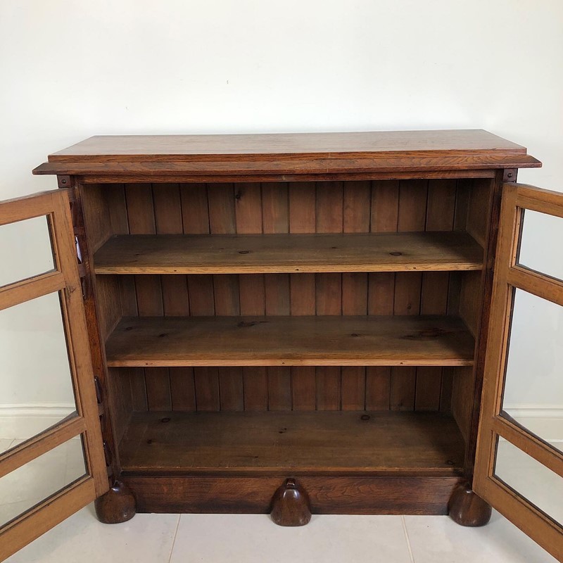 An Arts and Crafts Low Bookcase -marchand-antiques-e553085a-2fc9-4eef-83f6-5c54286b80a4-main-638025718611529981.jpeg