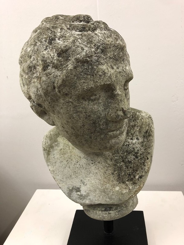 A cast stone bust of an emperor -marchand-antiques-ec83c935-9ad7-4efe-be71-3367f66445ca-main-637799372343379958.jpeg