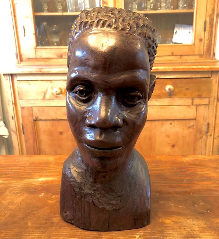 A Carved Wooden Bust -marchand-antiques-ff1c4dbe-19f9-4749-8e2a-e0f541236e96-main-638173365478857531.jpeg
