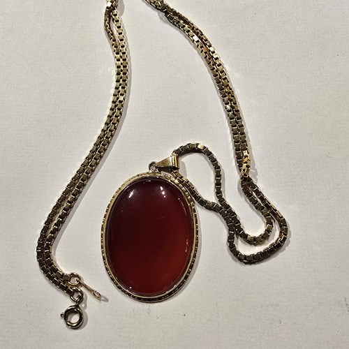60Cm 9Ct Gold Pendant And Chain