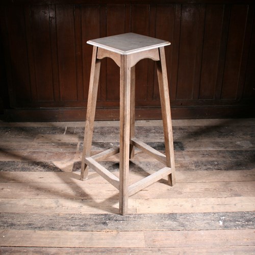 Carrara Marble Sculptor Stand