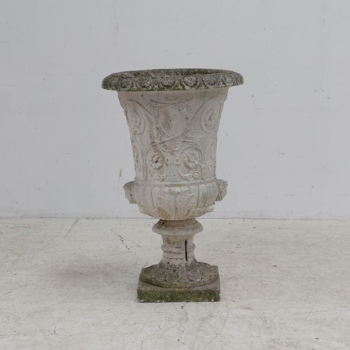 Italianite urn