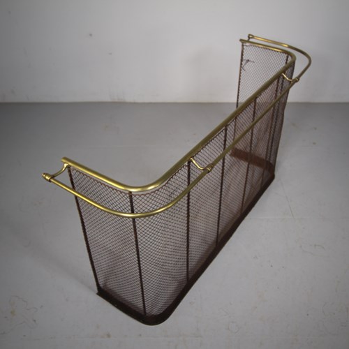 English 19Th Century Antique Fire Guard With Nappy Rail