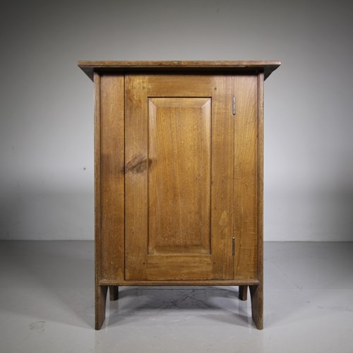 High Quality 1920’S Cotswold School Sweet Chestnut Cupboard