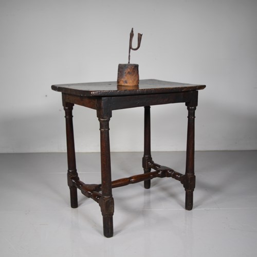 18Th Century Antique Westmorland Side Table With Thick Burr Walnut Top