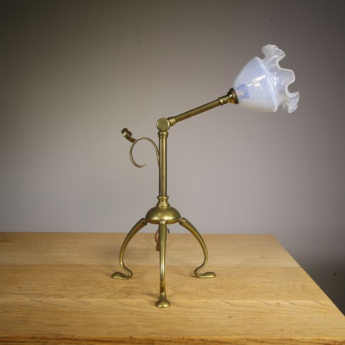 Quality Antique Brass Table Lamp With Vaseline Shade