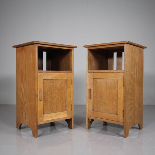 Quality English Pair Of 1930’S Oak Bedside Cabinets 