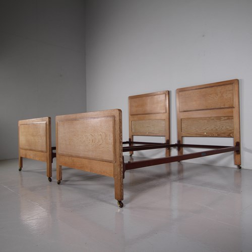 Pair Of Heals Edwardian Antique Oak Single Beds - Labelled 