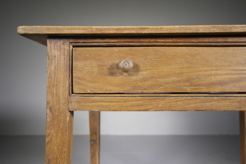Simple Georgian Antique Elm Side Table-miles-griffiths-antiques-img-9216-custom-main-638368680608157321.JPG