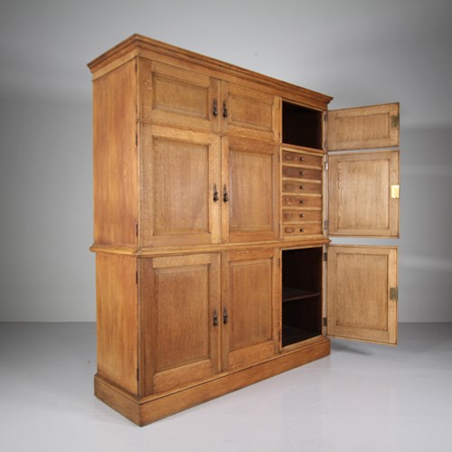 High Quality English 19Th Century Solid Oak Antique Cabinet - Fitted Interior