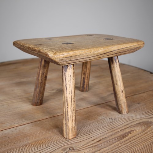 Lovely English 18Th Century Antique Elm Stool 