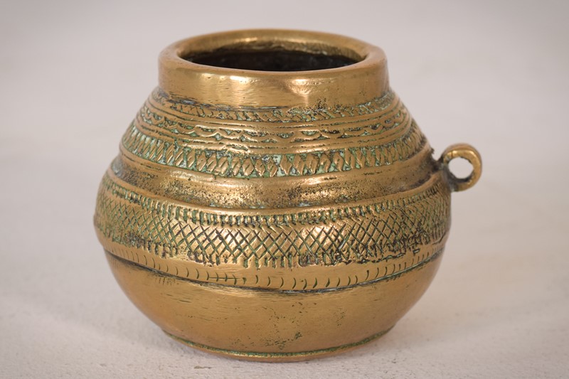 African Brass Pot-modern-decorative-821-51-african-brass-pot-3-main-637690328455484682.jpg
