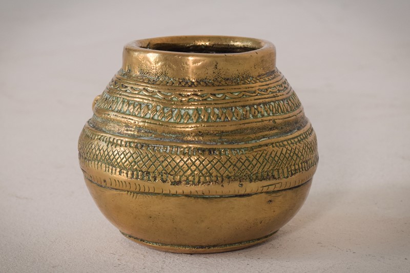 African Brass Pot-modern-decorative-821-51-african-brass-pot-4-main-637690328445328553.jpg