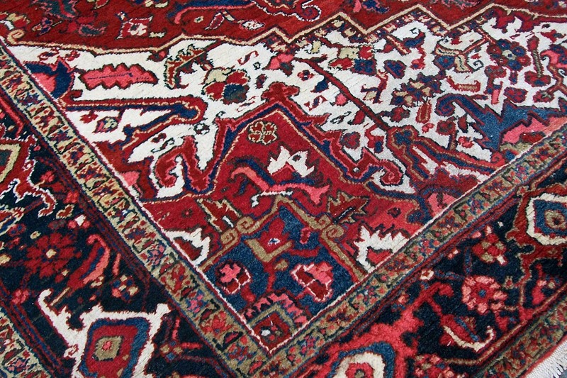 Antique Heriz Carpet Ivory Field  / UK Imp Tx Paid-modern-times-berlin-100-0777a-main-637452750103181289.jpg