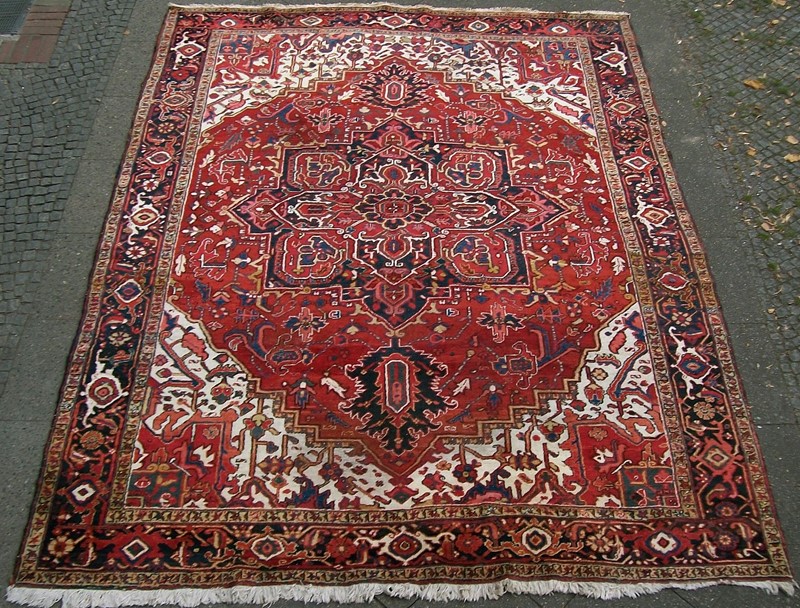 Antique Heriz Carpet Ivory Field  / UK Imp Tx Paid-modern-times-berlin-100-0786a-main-637452750112712344.jpg