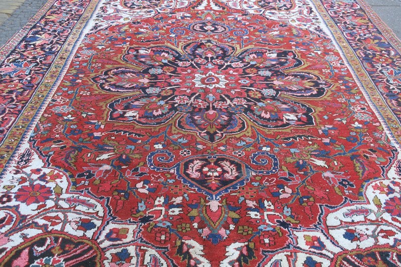 Antique Heriz Carpet Ivory Corners Arabesques-modern-times-berlin-img-0577a-main-637566621007854501.jpg