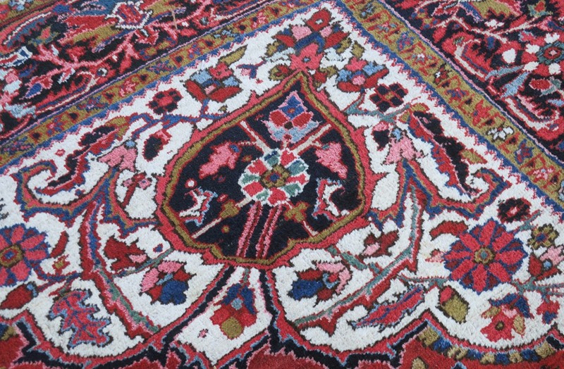 Antique Heriz Carpet Ivory Corners Arabesques-modern-times-berlin-img-0583xa-main-637566621302858877.jpg