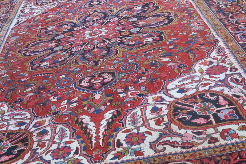 Antique Heriz Carpet Ivory Corners Arabesques-modern-times-berlin-img-0584a-main-637566621790982473.jpg