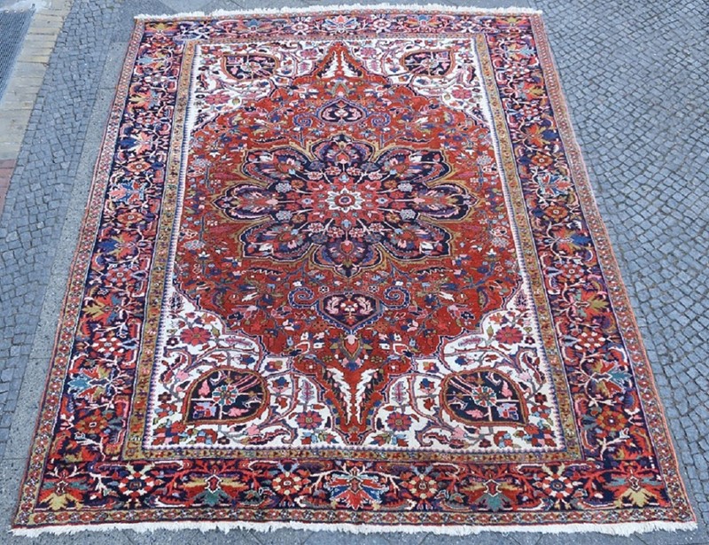 Antique Heriz Carpet Ivory Corners Arabesques-modern-times-berlin-img-0586abcd-main-637566621065667314.jpg