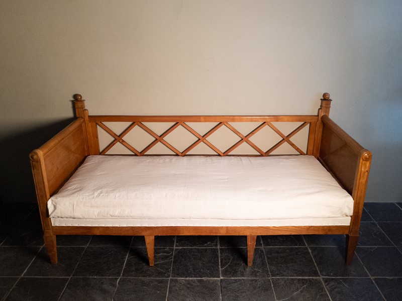 An Early 19th Century French Fruitwood Daybed Sofa-nick-jones-img-20200524-112100-main-637294549541759567.jpg