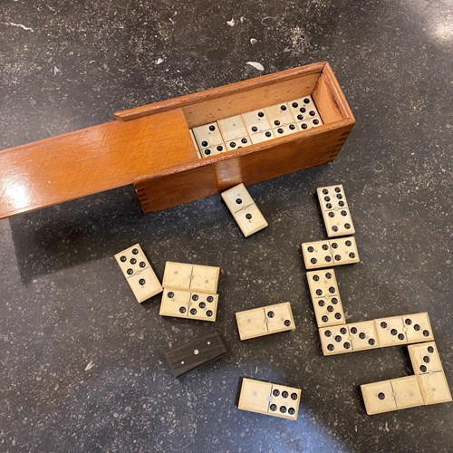 C1930 A Charming English Boxed Set Of Dominoes