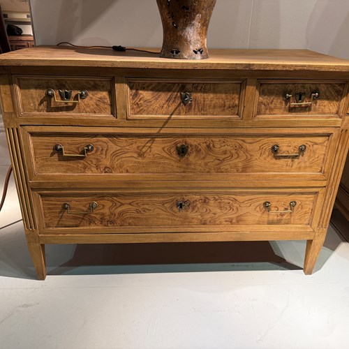 C1760 A Stylish French Walnut 5 Drawer Commode