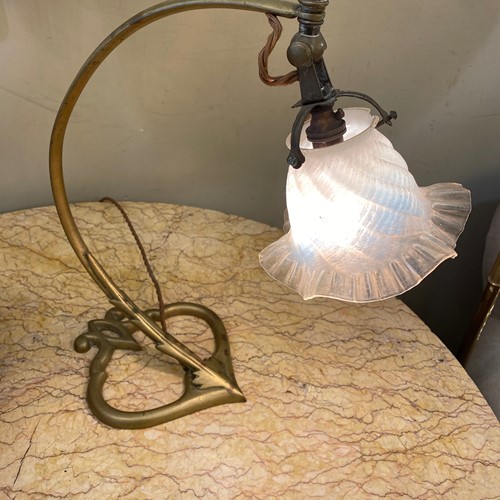 C1900 An Elegant English Brass Table Lamp