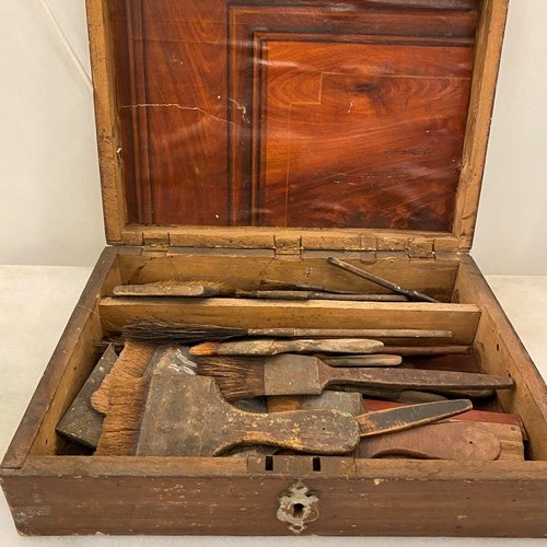 C1890 A Boxed Set Of Artisan Paint Effect Brushes Etc