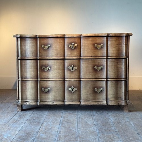 C1780 A Wonderful Dutch Oak Wave Front 3 Drawer Commode