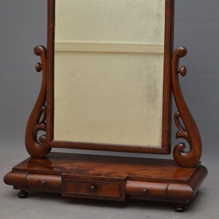 Stylish William IV Dressing Mirror in Mahogany