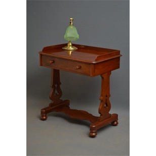 维多利亚时代早期的边桌/写字台