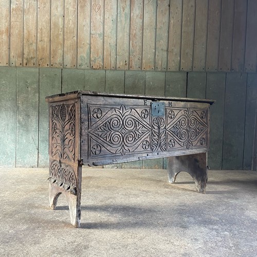 Elizabethan C1580 Plank Chest