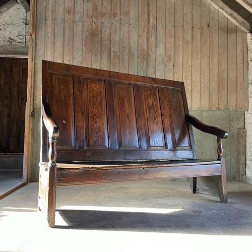 Early C18th Oak Tavern Settle