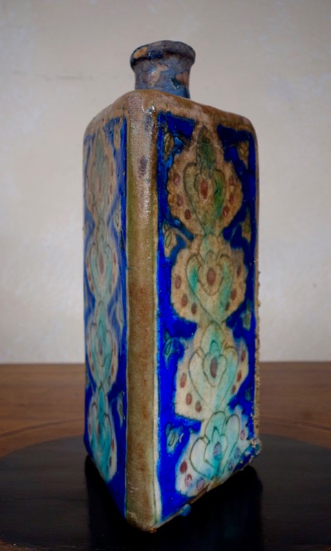A Large Triangular Persian Vase -pappilon-_DSC1667-main-636758283878103991.jpg