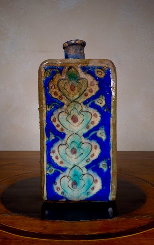 A Large Triangular Persian Vase -pappilon-_DSC1668-main-636758283862478457.jpg