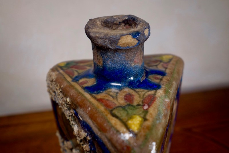 A Large Triangular Persian Vase -pappilon-_DSC1687-main-636758283854353674.jpg