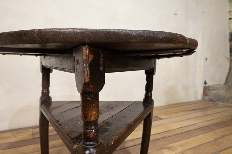 An 18th Century Oak Cricket Table-pappilon-dsc-0740-main-637971155804940026.jpg